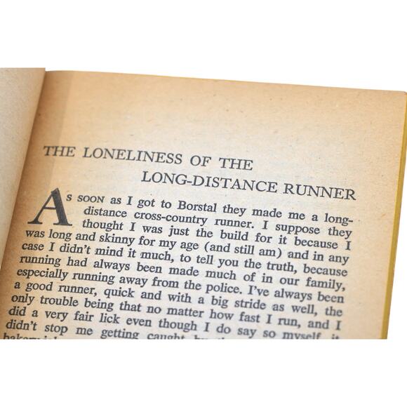 The Loneliness of the Long-Distance Runner by Alan Sillitoe 1959 Signet Book - Picture 8 of 9